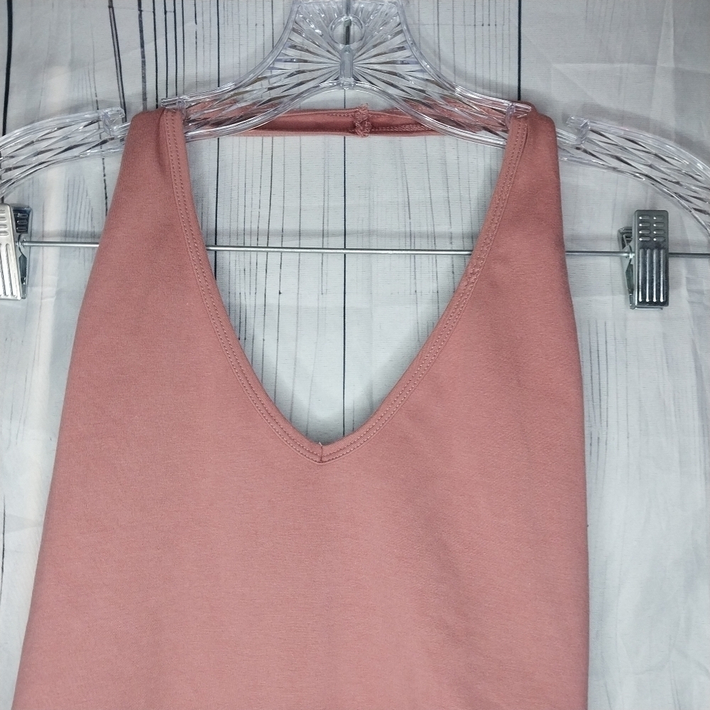 Forever 21 V-Neck Halter Style Bodysuit in Dusty Rose - Picture 2 of 12